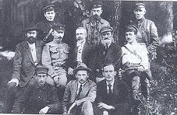 Członkowie Tymczasowego Rewolucyjnego Komitetu Polski, drugi od prawej w drugim szeregu
Feliks Kon