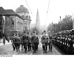 Wilhelm Koppe i Arthur Greiser przed kompanią honorową Wehrmachtu (Poznań, listopad 1939)