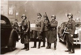 Powstanie w getcie warszawskim - Fotografia z Raportu Jürgena Stroopa do Heinricha Himmlera. Josef Blösche.
