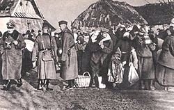 Polscy rolnicy wysiedlani z Zamojszczyzny, zima 1942/1943