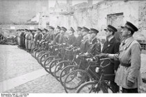 Żydowscy policjanci w getcie warszawskim, maj 1941.
